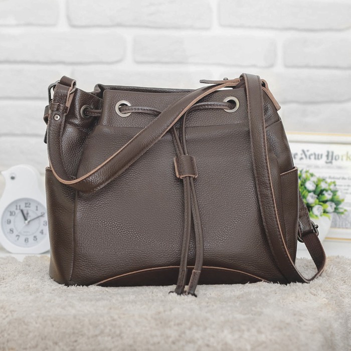 Сумка женская, отдел с перегородкой на молнии, 3 наружных кармана, длинный ремень, цвет кофе