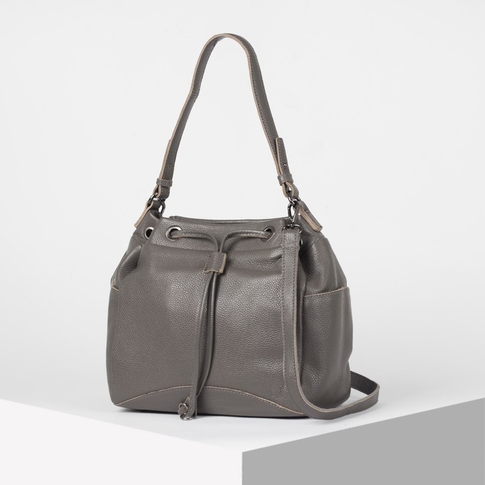 Сумка женская, отдел с перегородкой на молнии, 3 наружных кармана, длинный ремень, цвет серый