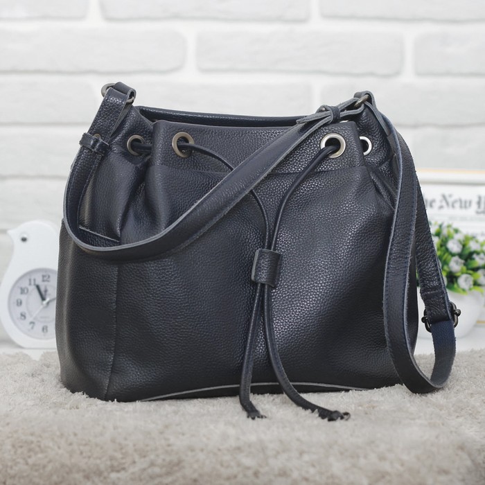 Сумка женская, отдел с перегородкой на молнии, 3 наружных кармана, длинный ремень, цвет синий