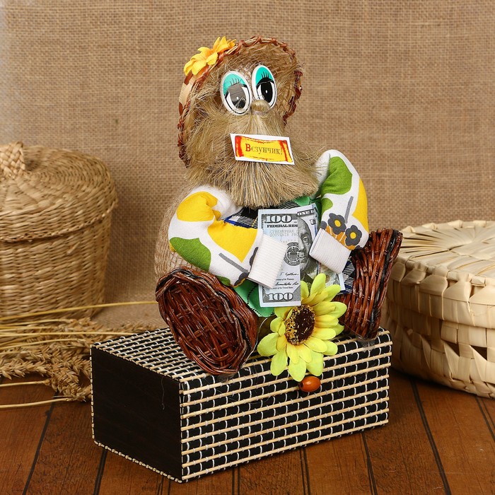 Сувенир «Домовой», на сундучке, 20х13х27 см