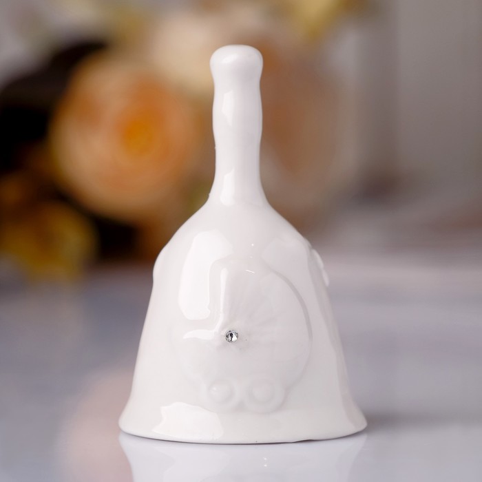 Сувенир керамика колокольчик "Белый с колясочкой" стразы 8х5х5 см