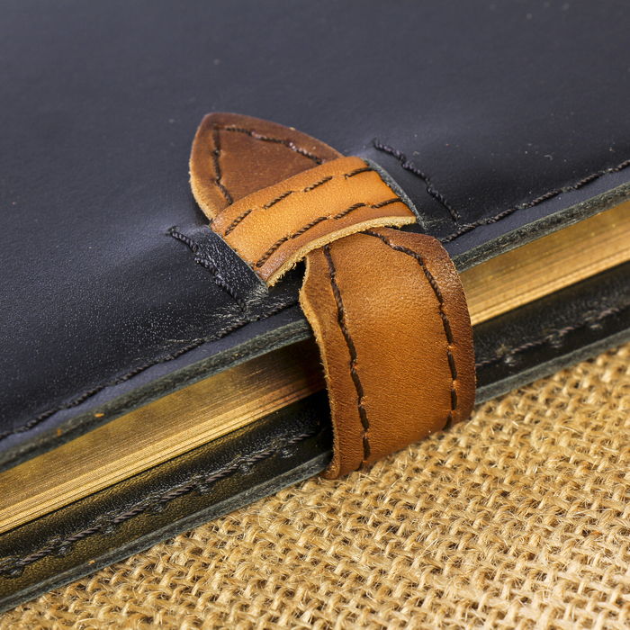 Ежедневник А6 «Книга» натур.кожа, блок А6 не датир., зол.обрез