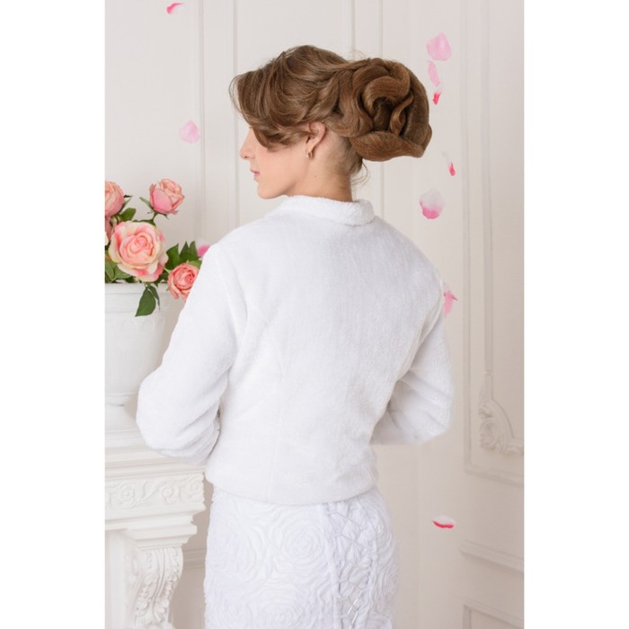 Белая шубка из тонкого меха и стеганного подклада,р.46-48