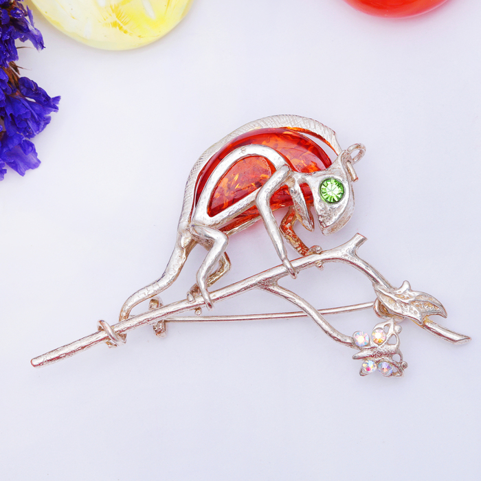 Брошь "Янтарь" хамелеон в посеребрении