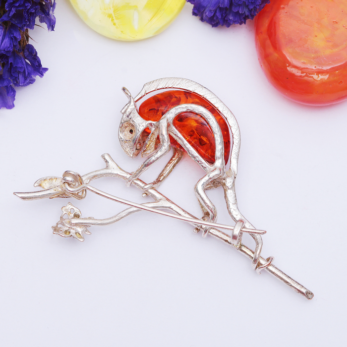 Брошь "Янтарь" хамелеон в посеребрении