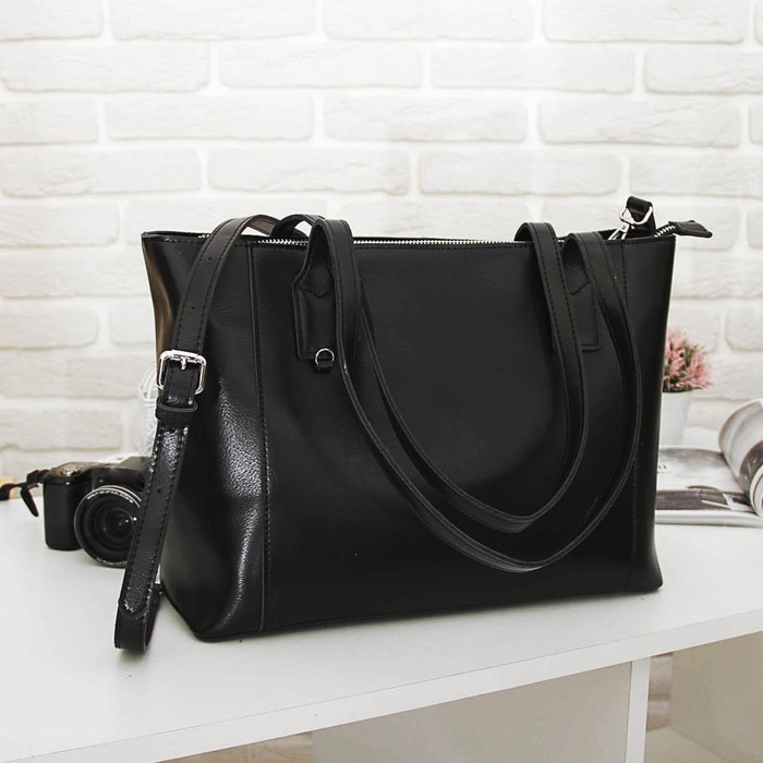 Сумка женская, отдел с перегородкой, наружный карман, длинный ремень, цвет чёрный