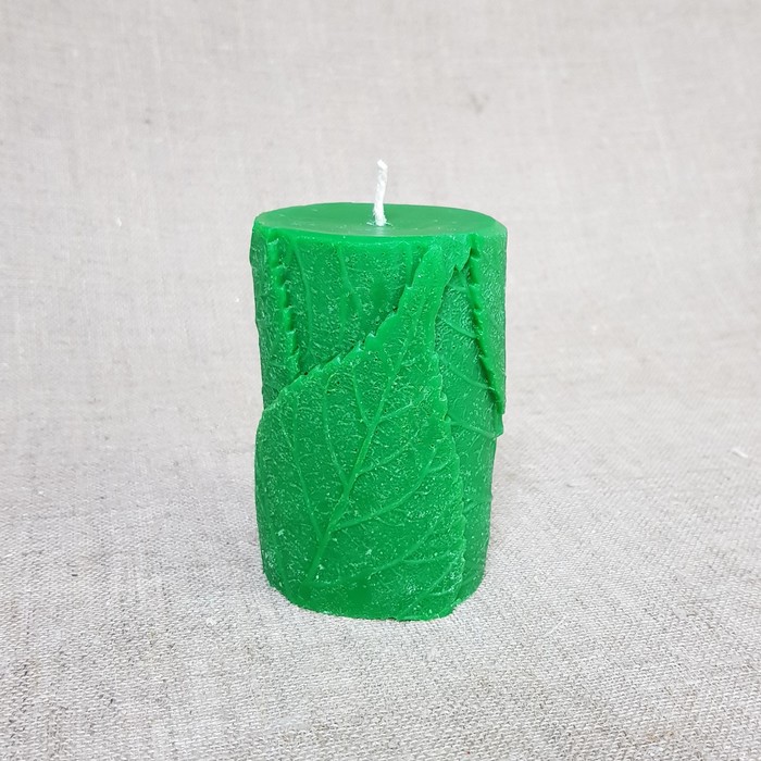 Свеча пирамида "Цилиндр из листьев" 6,8х6х10 зеленая