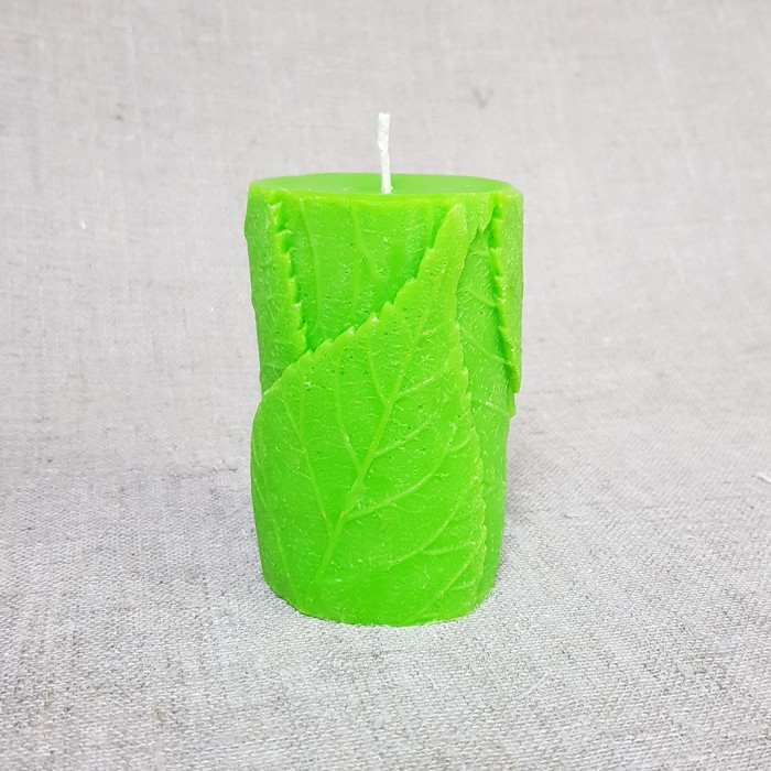 Свеча пирамида "Цилиндр из листьев" 6,8х6х10 яблочная