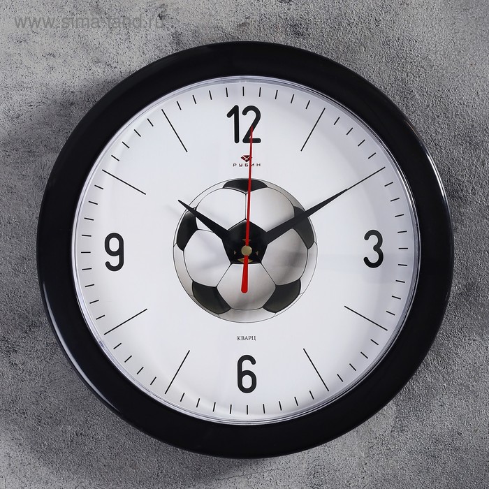 фото Часы настенные круглые "футбольный мяч", 23 см, обод чёрный рубин
