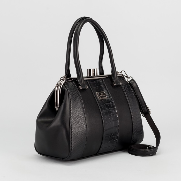 Сумка женская, отдел на фермуаре, наружный карман, длинный ремень, цвет чёрный