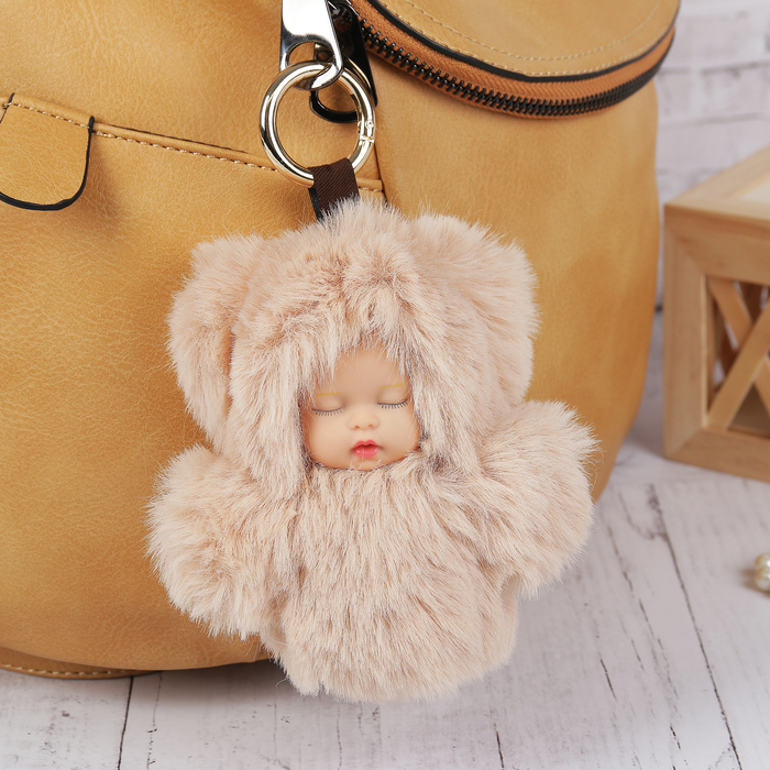 Пушистик на кольце "Малыш в бежево-молочной шубке" 12х11 см