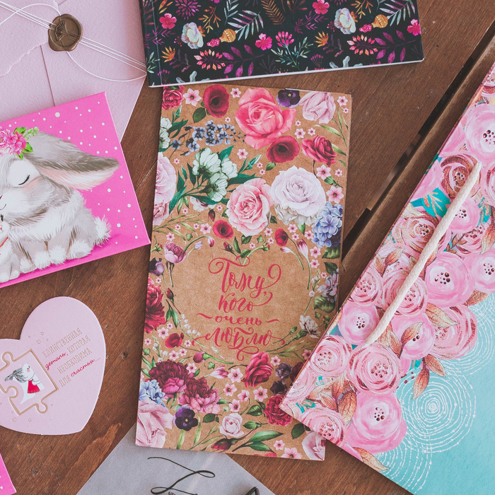 Пакет подарочный без ручек «Тому, кого очень любим», 10 х 19,3 х 7 см