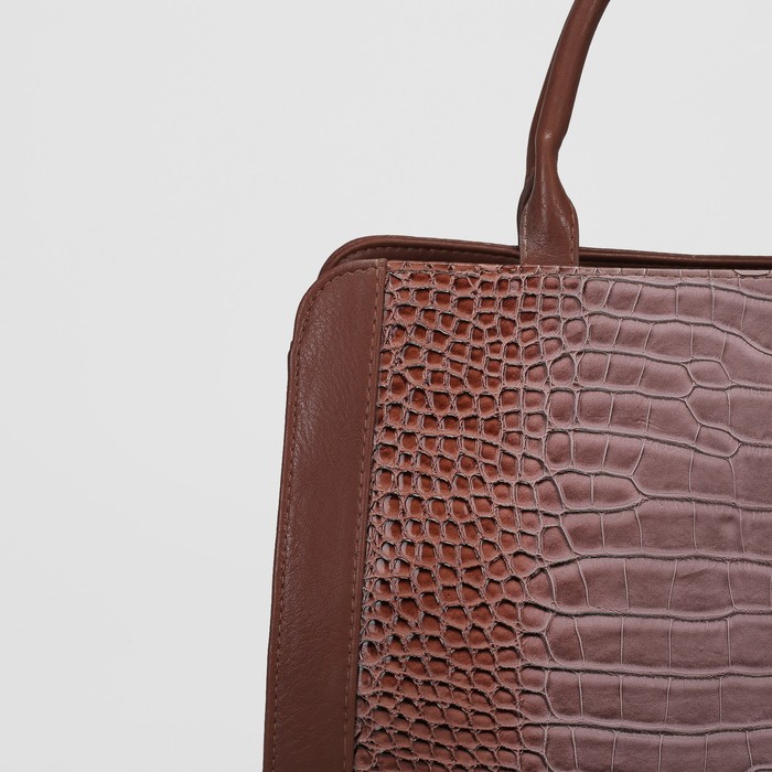 Сумка женская, отдел с перегородкой на молнии, наружный карман, длинный ремень, крокодил, цвет светло-коричневый