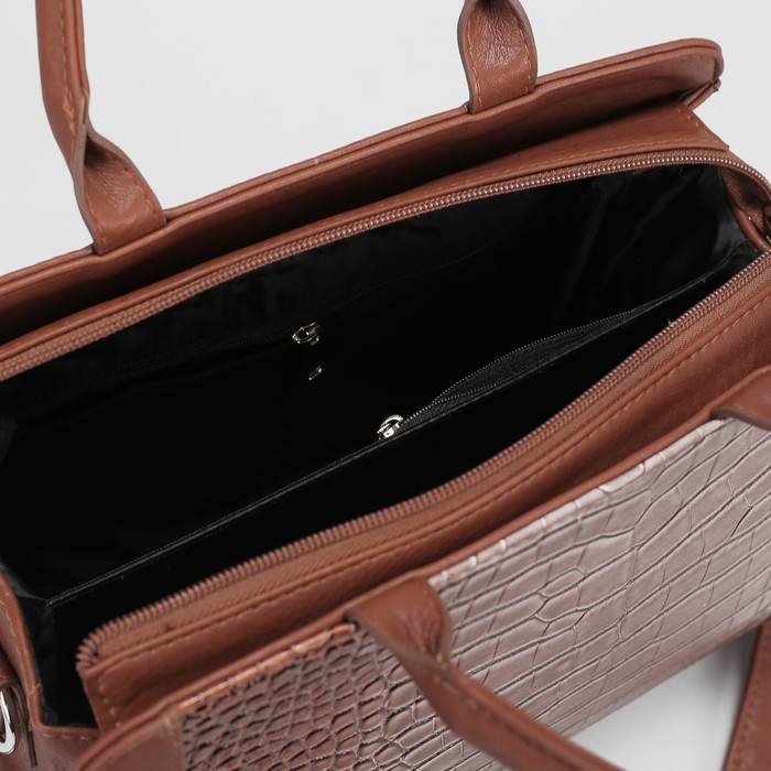 Сумка женская, отдел с перегородкой на молнии, наружный карман, длинный ремень, крокодил, цвет светло-коричневый