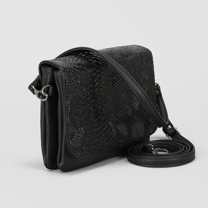 Сумка женская, 3 отдела на клапане, наружный карман, регулируемый ремень, змея, цвет чёрный