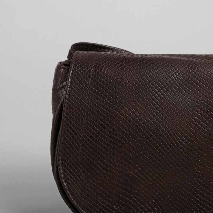 Сумка женская, 1 отдел на клапане, наружный карман, длинный ремень, цвет шоколадный