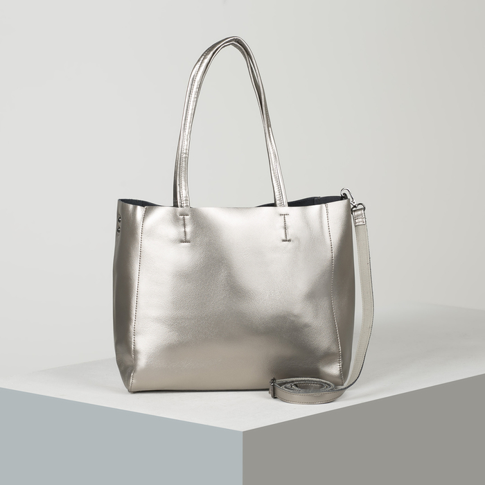 Сумка женская, отдел с перегородкой, наружный карман, длинный ремень, цвет серебристый