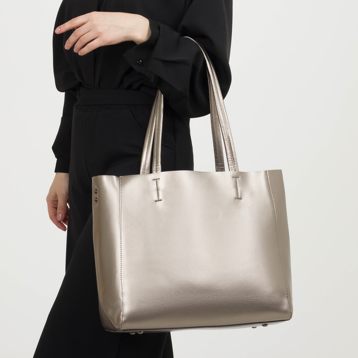 Сумка женская, отдел с перегородкой, наружный карман, длинный ремень, цвет серебристый