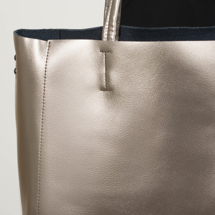 Сумка женская, отдел с перегородкой, наружный карман, длинный ремень, цвет серебристый