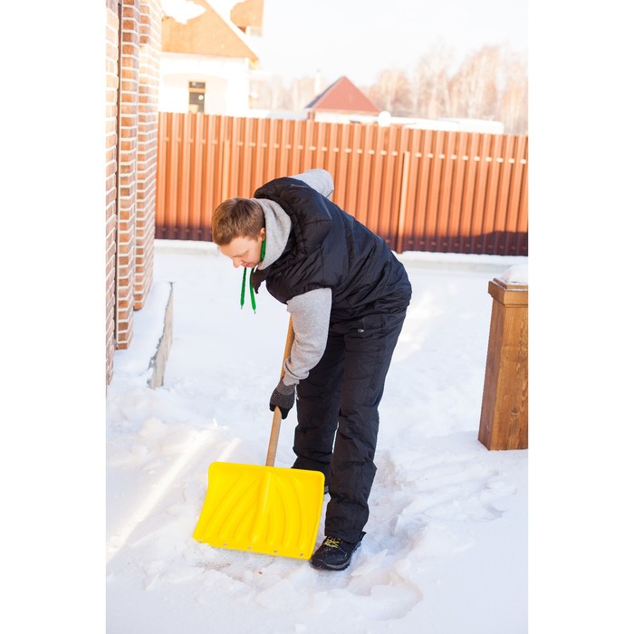 Лопата пластиковая EXPERT Nord, ковш 330 × 450 мм, с оцинкованной планкой, деревянный черенок