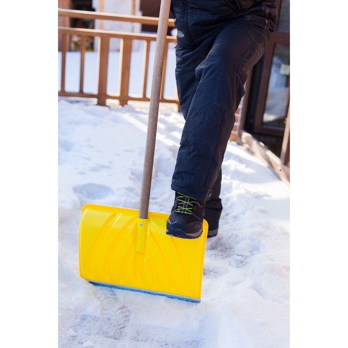 Лопата пластиковая EXPERT Nord, ковш 330 × 450 мм, с оцинкованной планкой, деревянный черенок