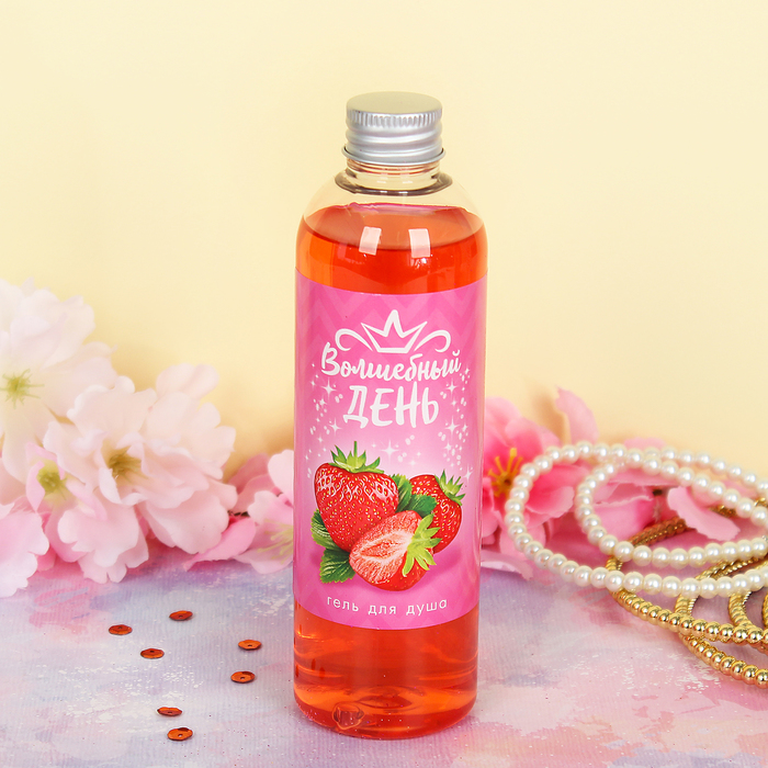 Набор для девочки «Волшебный день» (гель клубничный, 250 мл+ блеск для губ + резинка для волос)