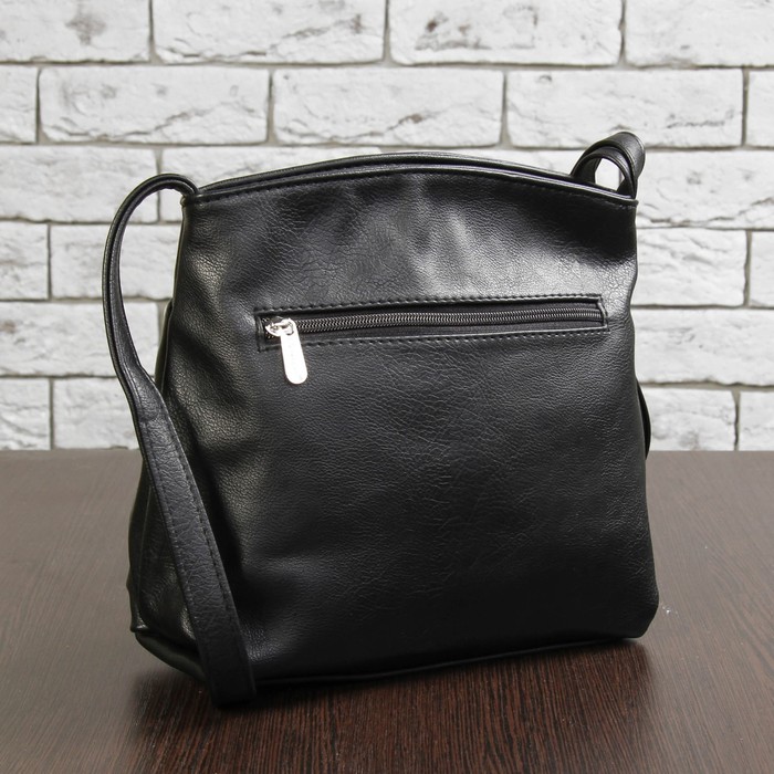 Сумка женская, отдел на молнии, 2 наружных кармана, регулируемый ремень, цвет чёрный