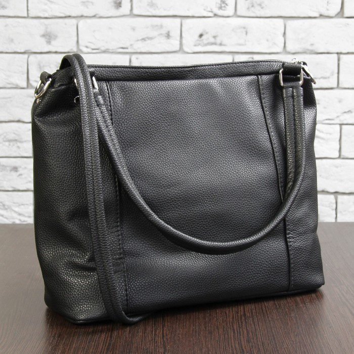 Сумка женская, отдел на молнии, 2 наружных кармана, регулируемый ремень, цвет чёрный