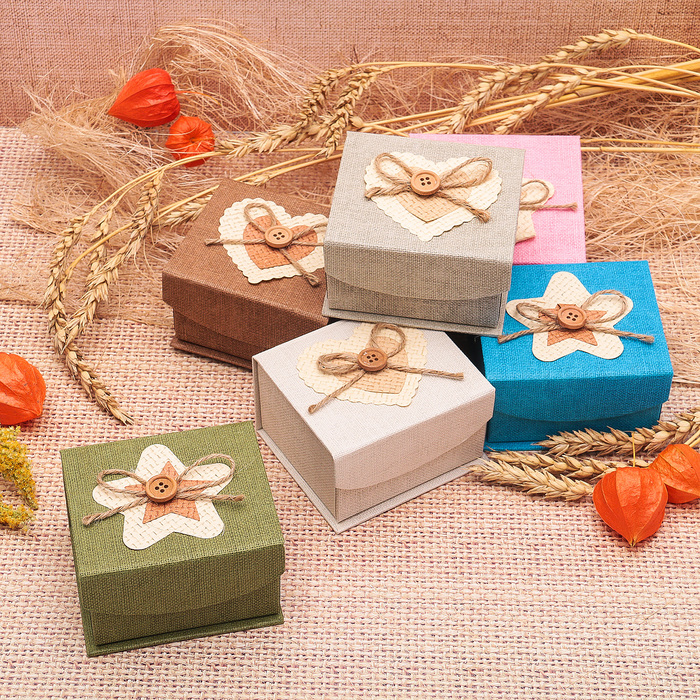 Коробочка подарочная под браслет/часы "Сердца и звезды" 8*9*5, цвет МИКС, подушечкая черная 27607