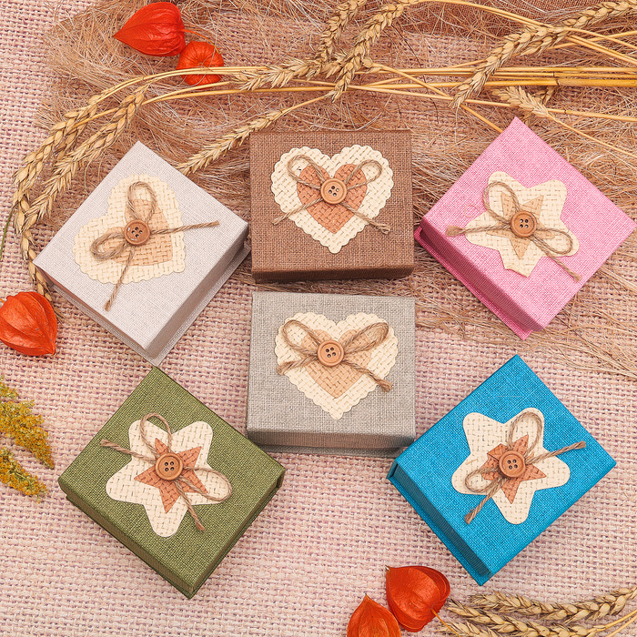 Коробочка подарочная под браслет/часы "Сердца и звезды" 8*9*5, цвет МИКС, подушечкая черная 27607