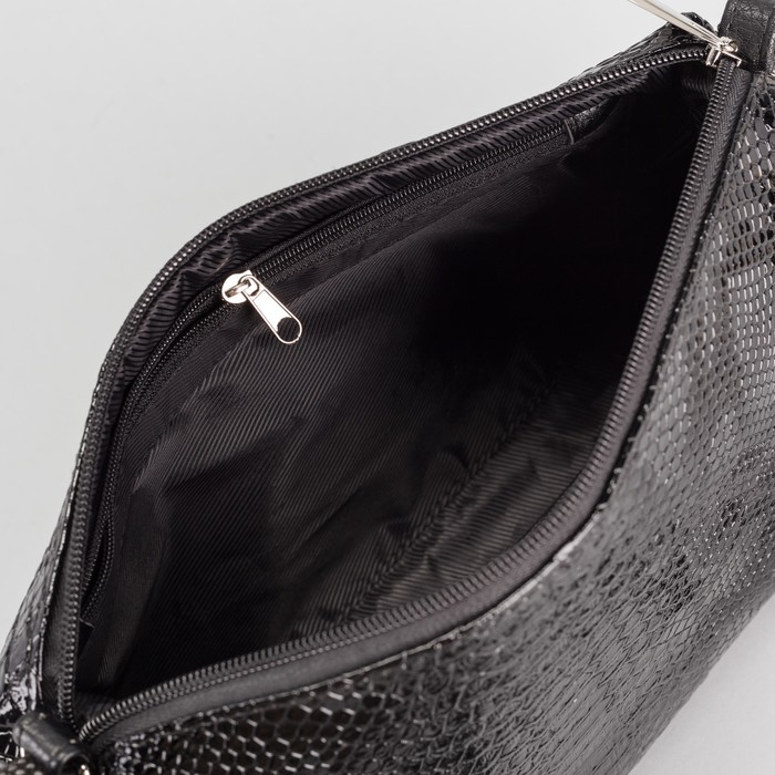 Сумка женская, отдел на молнии, наружный карман, длинный ремень, змея, цвет чёрный