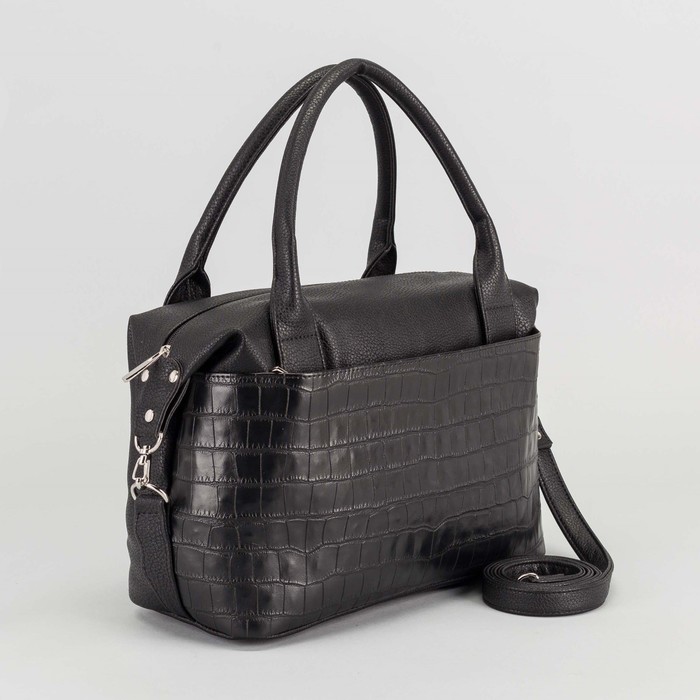 Сумка женская, отдел на молнии, 2 наружных кармана, длинный ремень, цвет чёрный