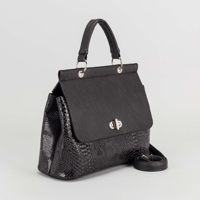 Сумка женская на клапане, 2 отдела, наружный карман, длинный ремень, змея, цвет чёрный