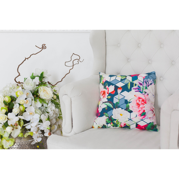 Наволочка декоративная Collorista "Цветочная геометрия" 40х40 см, велюр, 100% п/э