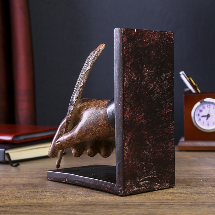 Подставка-держатель для книг интерьерная "Рука с ручкой-пером" 18х8х15,3 см