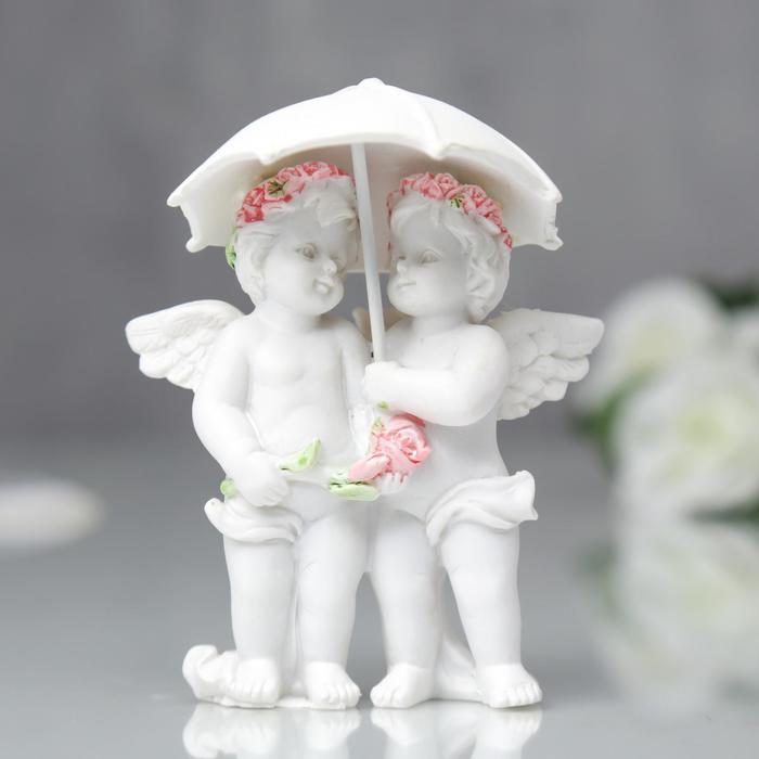 Сувенир полистоун Ангелочки под зонтиком в розовых веночках 8,5х6,7х6,5 см