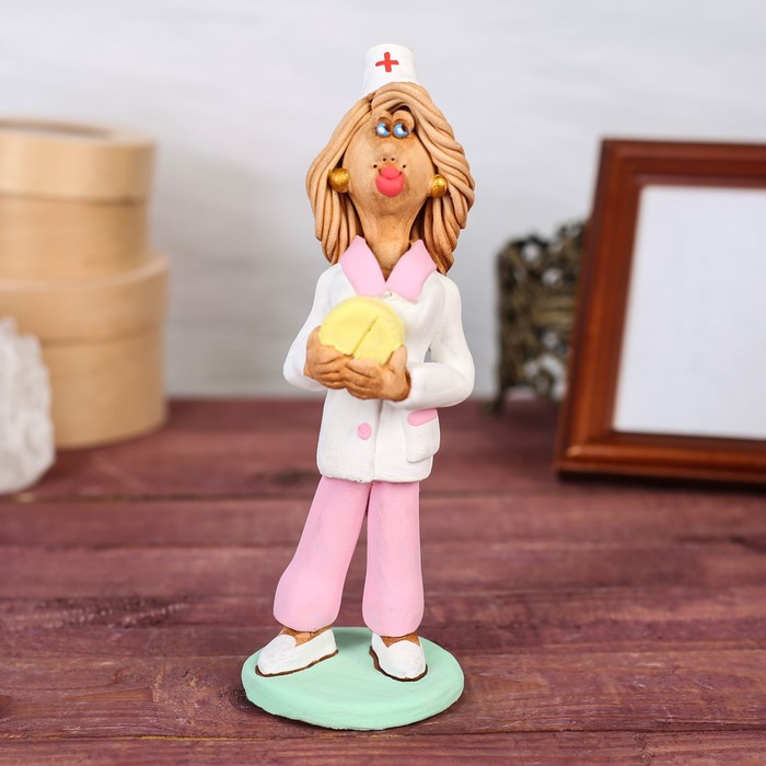 Статуэтка "Медсестра с таблеткой", микс