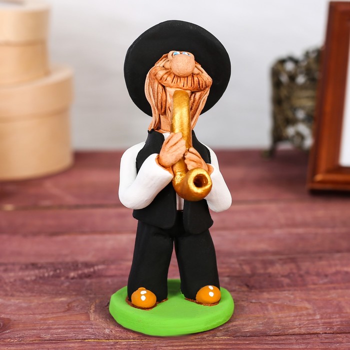 Статуэтка "Еврей - музыкант с саксафоном"