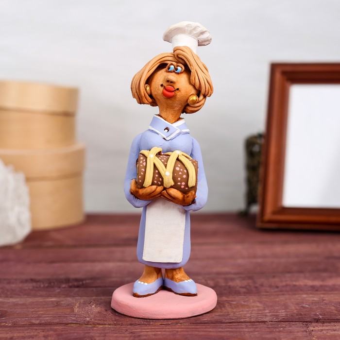 Статуэтка "Кондитер с тортом", женщина, микс