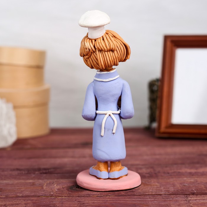 Статуэтка "Кондитер с тортом", женщина, микс