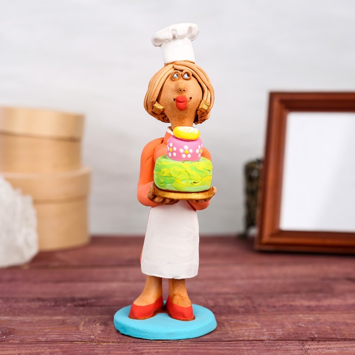 Статуэтка "Кондитер с тортом", женщина, микс