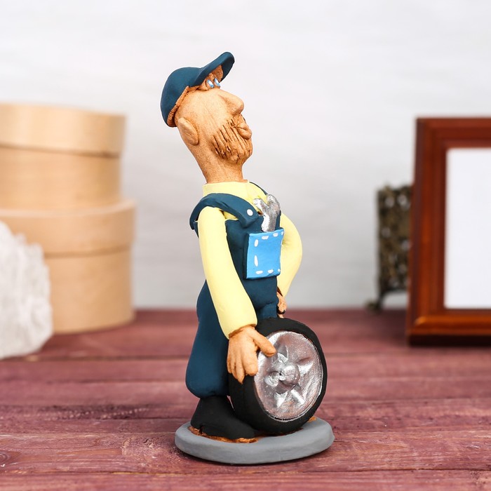 Статуэтка "Шиномонтажник", микс