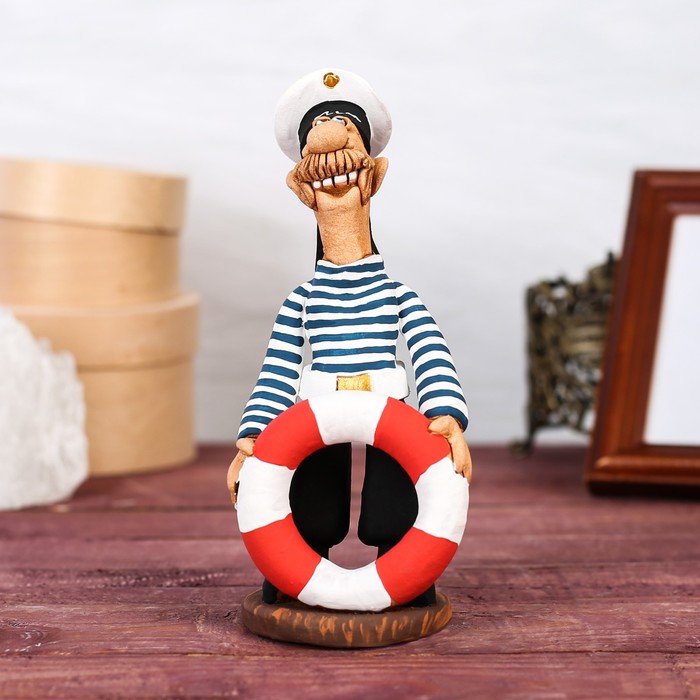 Статуэтка "Моряк со спасательным кругом"