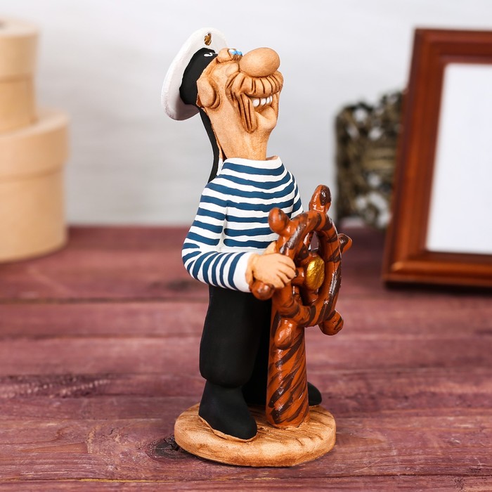 Статуэтка "Моряк у штурвала"