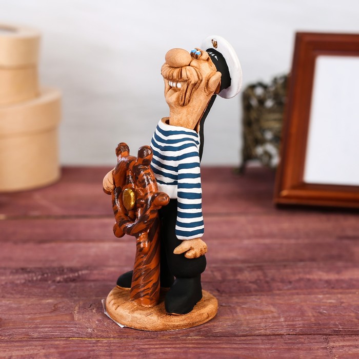 Статуэтка "Моряк у штурвала"