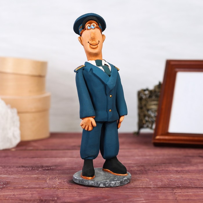 Статуэтка "Таможенник"