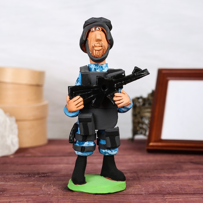 Статуэтка "Солдат в экипировке (ОМОН)"