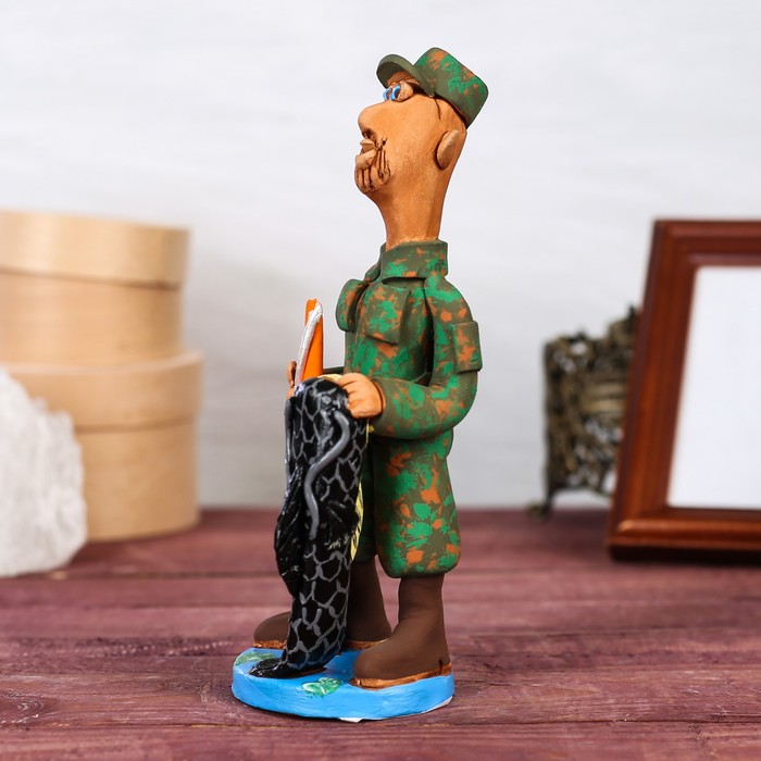 Статуэтка "Рыбак с сомом"