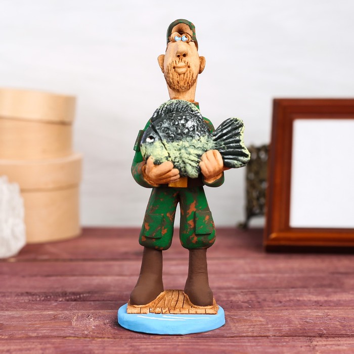 Статуэтка "Рыбак с карпом"