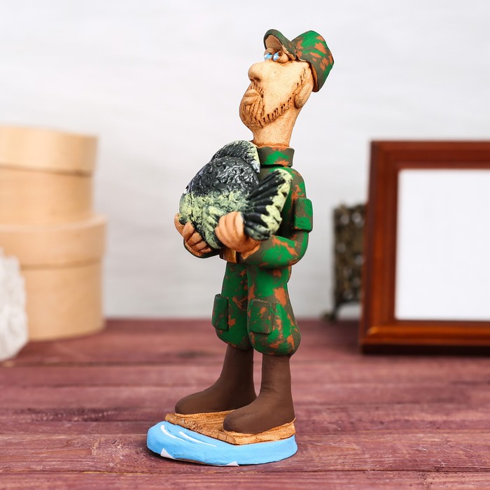 Статуэтка "Рыбак с карпом"